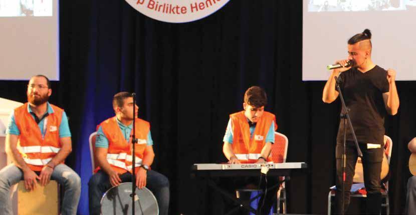 Kongrenin ilk günü açılış programında, Genç Hemofili Müzik Grubunun sergilediği sahne performansı kelimenin tam anlamıyla muhteşemdi.