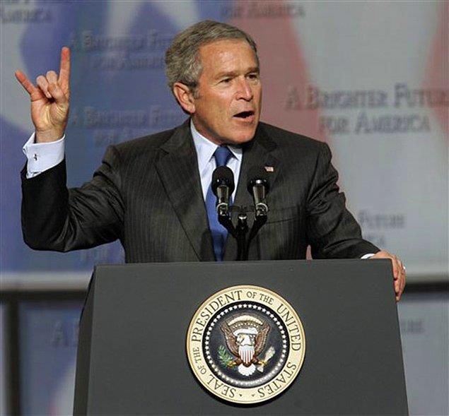 Eski ABD Başkanı olan Bush'ı, taraftarları son derece kararlı ve azimli olarak tanımlarken Bush'a karşı olanlar ise sabırsız ve saldırgan bir başkan olarak tanımlamaktadır.