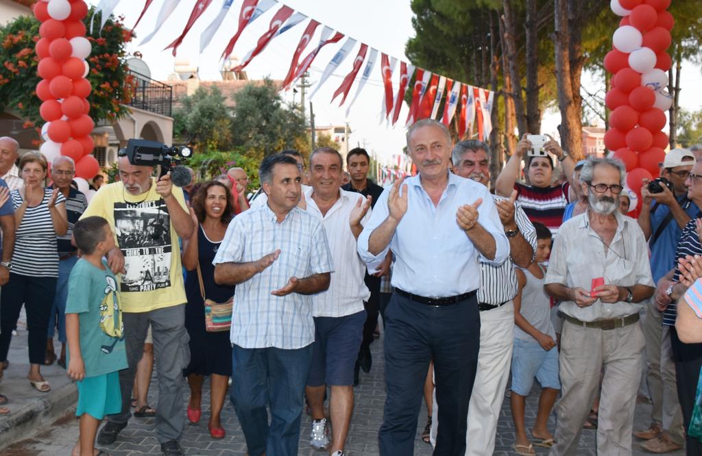 Bir hizmet daha gururla açıldı Didim Belediyesi tarafından Fevzi Paşa Mahallesi Uslu Sitesi içerisinde geçtiğimiz kış döneminde başlatılan yol ve kaldırım çalışmalarının tamamlanmasının ardından site