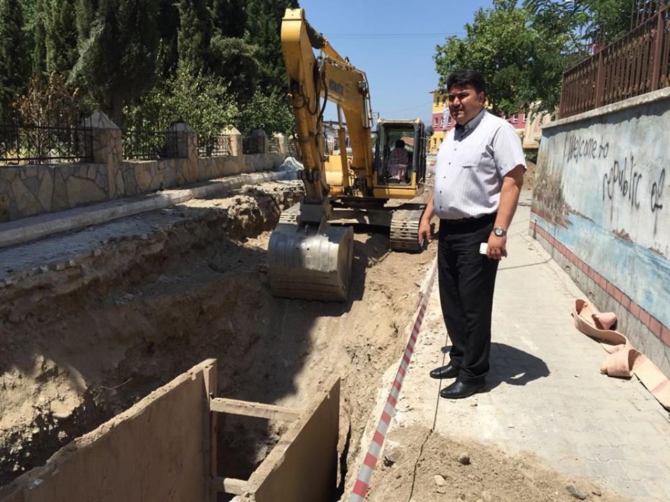 halkımızın sağlıklı su tüketmeleri için hatları en son sistem ile yeniliyoruz.vatandaşlarımızdan biraz sabır göstermelerini istiyorum dedi.