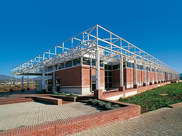6.18. Selanik te Yapı Malzemeleri Alışveriş Merkezi Selanik in Pilea semtinde 20.600 m 2 lik bir arsaya konumlandırılan ve 1997 yılında tamamlanan yapı, toplam 4.120 m 2 kullanım alanına (+4.