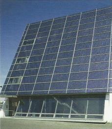 ayrılmaktadır [24,25,26]. Aktif yöntemlerden bir diğer uygulama biçimi olan güneş pilleri fotovoltaik ilkeye dayalı çalışırlar.