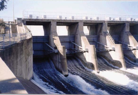 Yrd. Doç. Dr. Burhan ÜNAL Bozok Üniversitesi n aat Mühendisli i Bölümü 31 Boşaltım kanalı Savaklanan suyu enerji kırıcı yapıya kadar taşıyan kanaldır.