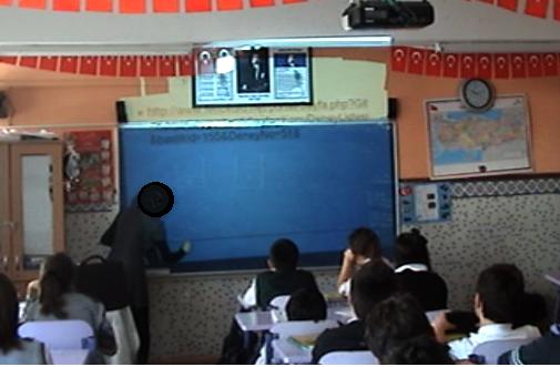 182 İlköğretim okulundaki ders anlatımlarının video kayıtları incelendiğinde performansları incelendiğinde, dersin işlendiği sınıflarda ders anlatımını gerçekleştirdikleri sınıflarda, internet