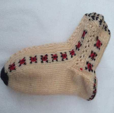 Kısa (Tozluk) çorap Çorap ve patik örgülerin bütün çizgileriyle günümüzde kullanımı ve dokuması devam etmektedir. Çorap, özellikle Aksaray merkez kesimlerde ve köylerde örülmektedir.