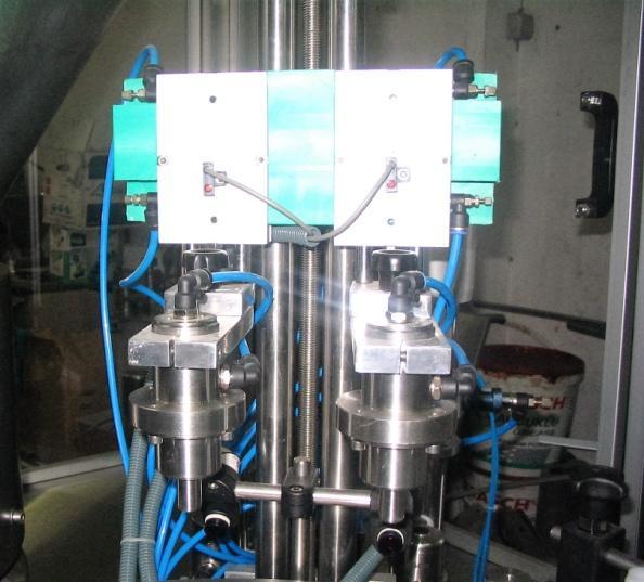 Toplama Tepsisi Otomatik Yapıştırıcı Dolum Makinesi Sıvı Dolum Makinesi Rotary Hat Dolum Tipi Özle Kapalı Devre Pistonlu Dolum Sistemi Kapatma Sistemi