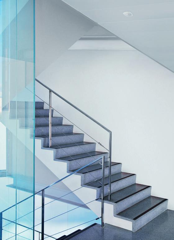 8 Merdiven boşluğu Merdiven boşluğu 9 sensörlü lambaları Merdiven boşluklarında, yukarı çıkan veya aşağı inen şahısların algılanması çoğu zaman kısıtlı kalır.