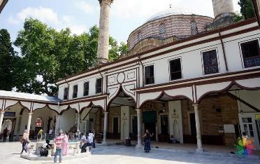 Han, 1491 yılında dönemin Osmanlı padişahı 2. Bayezid tarafından Mimar Abdül ula bin Pulat Şah a yaptırılmıştır.