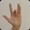 Sağ el düz, orta parmak kıvrıktır.