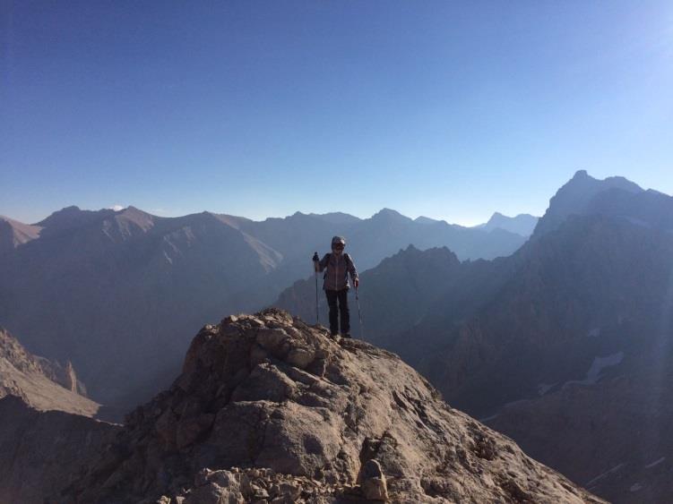 Burada ciddi bir ter atmamız sonrası 05:50 de Avcı Veli Beli (3150m) ne çıktık.