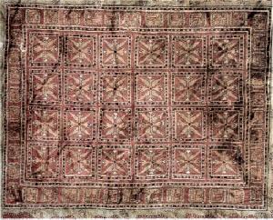 11 oluşturan geometrik çizgileri, eşkenar dörtgen şekilli motifleri, kullanılan renkleri ile Kafkas ve Doğu Türkistan halıları ile tam bir benzerlik içerisindedir (Yazıcıoğlu, 1992 s: 4).