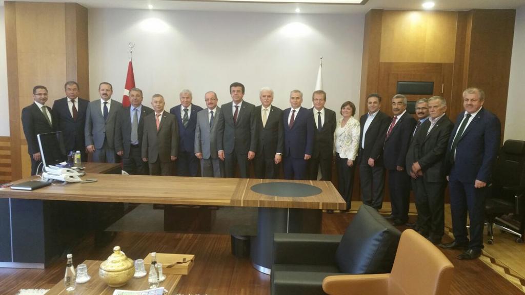 BORSA MECLİSİ NDEN BAKAN ZEYBEKCİ YE ZİYARET 25 Mayıs Çarşamba günü Denizli Ticaret Borsası Meclis Başkanı İbrahim Yayan ve Borsa Yönetim Kurulu Başkanı İbrahim Tefenlili nin beraberindeki meclis