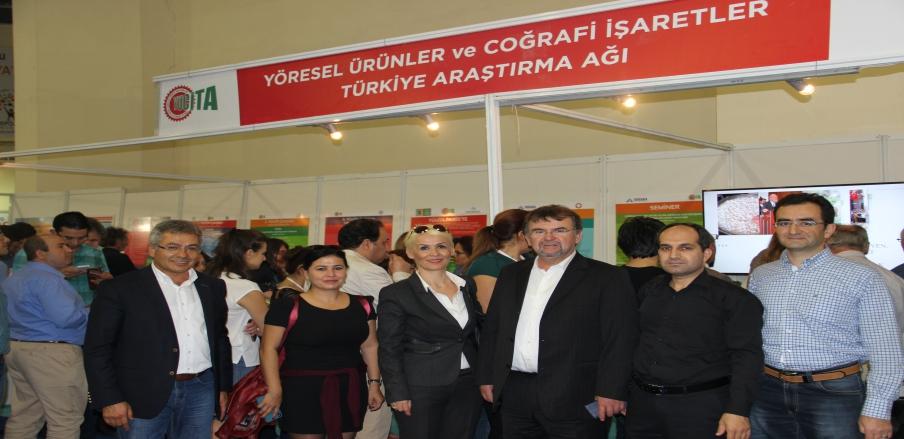 Yerli ve yabancı akademisyenlerin yer aldığı oturumlarda ; Jean-Paul Pellisier Coğraﬁ İşaretlerde Ulusal YönetişimTürkiye/Fransa örneği hakkında, Abdelwahed el Aazoum Coğraﬁ İşaretlerde Uygulama ve