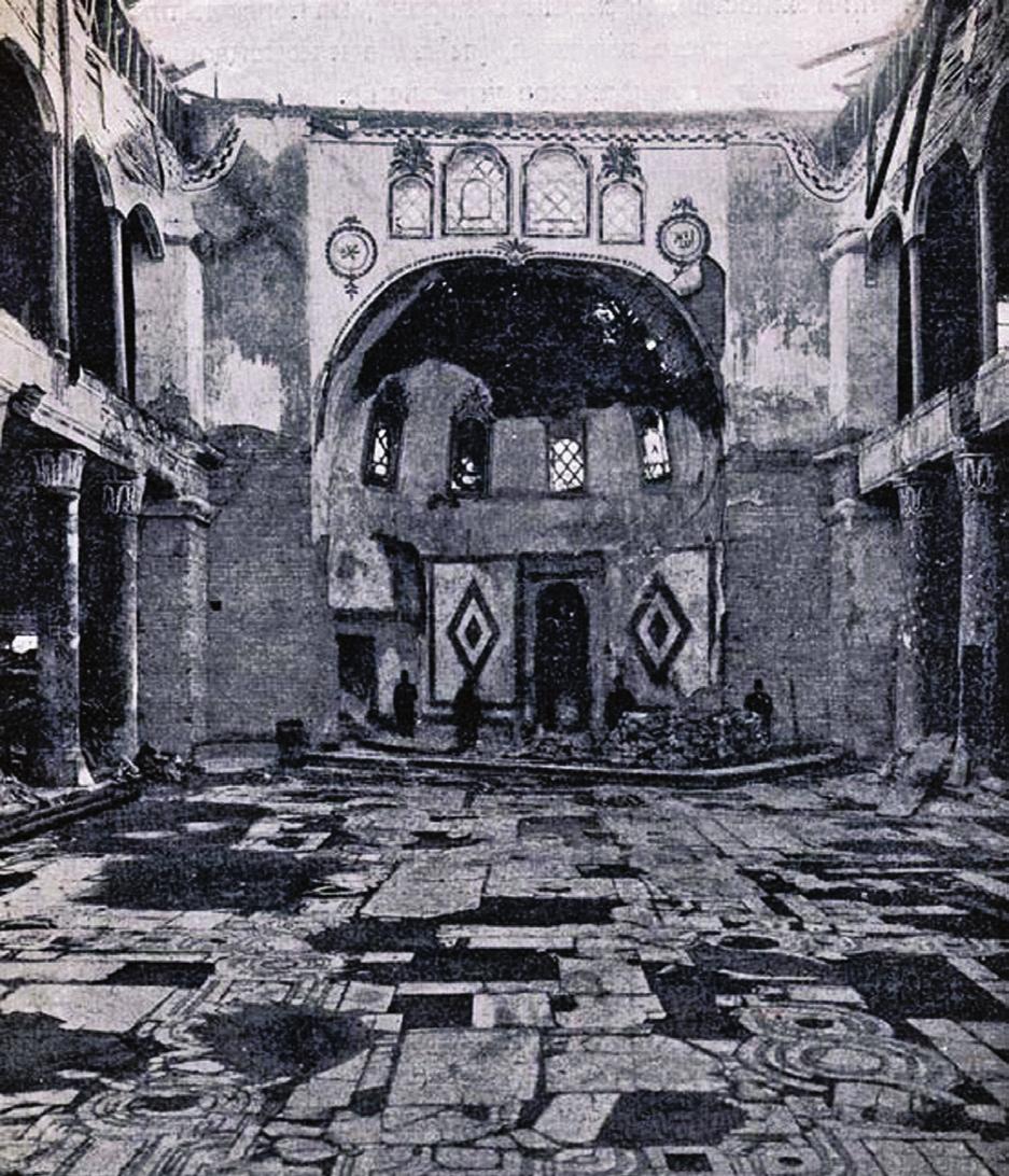 Dr. Fatih Köse fakat eşyalarla beraber burası da yanmış, daha sonra tamir olmuş. Şeyh Nazif Efendi 1260/1844 de son cemaat mahallini ve derviş odalarını yaptırmış.