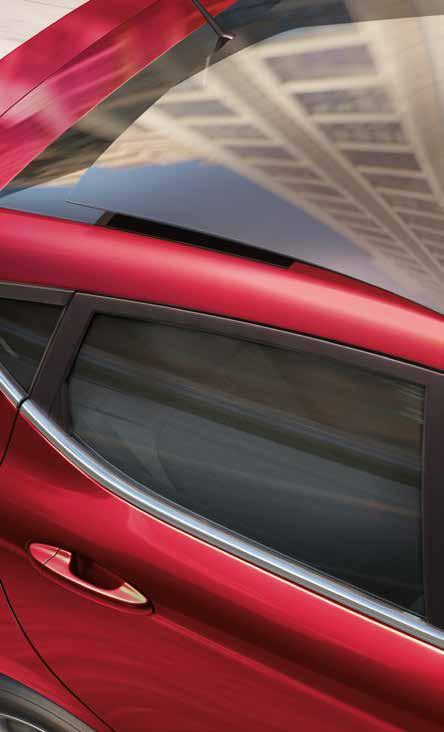 Açılabilir Panoramik Cam Tavan Yeni Ford Fiesta nın konforlu iç alanıyla gökyüzünü keşfe çıkmaya hazır olun.