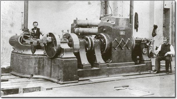 Tarihçe: GENEL TANIM VE KAVRAMLAR 1882 de Pearl Street New York üzerinde 110V doğru gerilimle 83W lık 400 adet lambayı besleyen (~ 33 kw lık) ilk pistonlu buharlı güç santralı devreye girdi.
