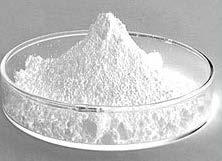Çinko Oksit (ZnO) : Beyaz ve pudra görünümlü inorganik bir bileşiktir.