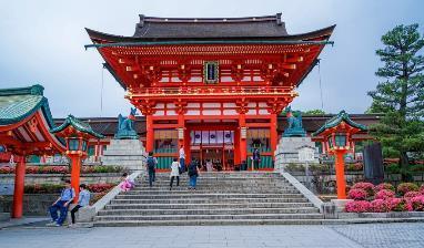 Daha sonra Japonya nın en ünlü tapınaklarından biri olan Kiyomizi Tapınağını göreceğiz.