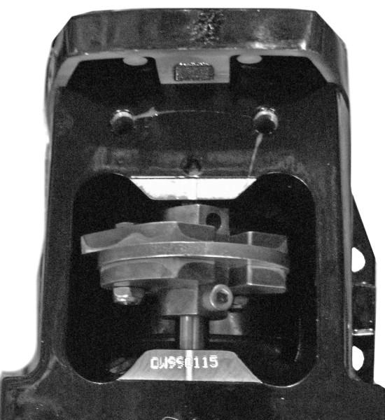 Zemin levhsındki Brvo kuyruk motoru ilgileri Seri numrsı yrıc rk kpğınd rksındki thrik mili mhfzsının üzerine de dmglnmıştır.