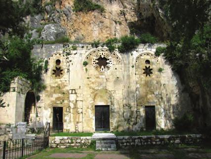 Bir mağaranın girişinin duvarla örülmesiyle oluşturulan bu kilise en eski