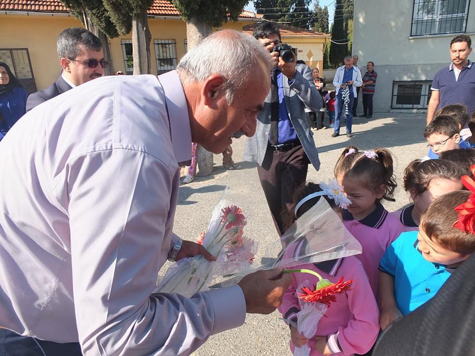 4: ĠLKÖĞRETĠM HAFTASINI KUTLADIK 2016 2017 Eğitim Öğretim yılı Ġlköğretim Haftası nedeniyle Atatürk Anıtına Ġlçe Milli Eğitim Müdürlüğü