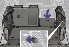 F Üstte veya altta, koltuğun hareketini engelleyebilecek hiçbir nesne olmadığını kontrol ediniz. F Bagajdan kumandayı çekiniz.
