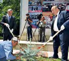 Fotoğraf: (1-4) Anlaşmanın ardından üniversite bahçesine günün anısına Türk Dünyası Araştırmaları Vakfı Genel Başkanı Közhan Yazgan Bey tarafından çam ağacı
