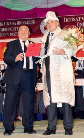 Kantöre Şaripoviç Toktomamatov a Türk Dünyası Onur Ödülü ve plaketi (Fotoğraf: 11),