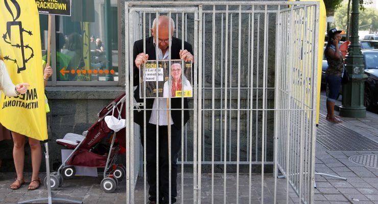 Erdoğan'dan Kılıçdaroğlu'na: Sokağa çıkamaz hale gelirsin Erdoğan, AK Parti Genel Merkezi'nde konuşmada ise 15 Temmuz gecesi saklandığını iddia ettiği CHP lideri Kılıçdaroğlu'nu hedef aldı; "Sokaksa