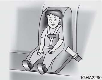 3 Arac n z n güvenlik özellikleri UYARI - Çocuk koltu unun tak lmas E er çocuk koltu u otomobile düzgün flekilde sabitlenmediyse ve çocuk koltu a düzgün flekilde ba lanmad ysa, bir çarp flmada ciddi