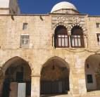 Şerefü l- Enbiya Kapısı ile Hıtta Kapısı arasında yer almakta olup Dividdâr Medresesi nin yanındadır. h.815-824/m.