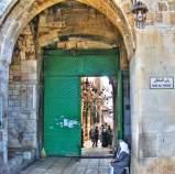 1308 yılında yenilenmiştir. h.1419/m.1998 yılında aşırı milliyetçi İsrailli Yahudi bir yerleşimci tarafından bu kapının yakılmasından sonra Mescid-i Aksa İmar Komitesi tarafından kapı yenilenmiştir.