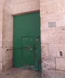 KAPILAR 54. Hadid Kapısı (Memlüklüler Dönemi) Mescid-i Aksa nın batı revaklarında Nâzır Kapısı ile Kattânîn Kapısı nın arasında yer almaktadır. Bu kapı h.755- -758 / m.