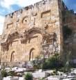 KAPALI KAPILAR 60. Tövbe Kapısı ve Rahmet Kapısı (Emeviler Dönemi) Mescid-i Aksa nın doğusundaki surların üzerinde bulunmaktadırlar.