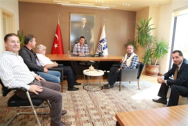Bodrum Belediye Başkanı Mehmet Kocadon u makamında ziyaret eden FTI Grup Türkiye ve Kuzey Kıbrıs Direktörü Hicabi Ayhan ile Meeting Point Türkiye Ege Direktörü Orhan