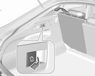 78 Eşya saklama ve bagaj bölümleri Alternatif olarak, koltuk sırtlıklarını bagaj bölümünden katlayın: arka koltuk sırtlığının karşılık gelen parçasını katlamak için bagaj bölümünün sol veya sağ yan
