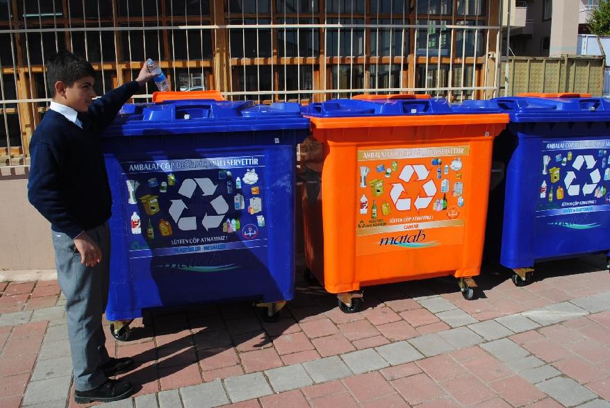 Geri döndürüyorlar Beşiktaş Belediyesi, yeniden değerlendirilebilir atıkların çöpten ayrı toplanmasına yönelik çarlışmalar sürdürüyor.