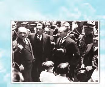 ) 58 59 SERBEST OKUMA METNİ ATATÜRK ÇOCUKLARI SEVERDİ Atatürk ün hassas kalbinde çocuk sevgisi üstün bir yer alıyordu. Bir akşam Atatürk bizim kabinimize geldi.