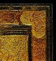 Kur an ciltlerindeki kitabelerde çoğu zaman ayet-i kerimeler yazılmaktadır. Süleymaniye Kütüphanesi Fatih 4284 no lu eserde olduğu gibi bazı ciltlerin sertabında ise beyitler görülmektedir.