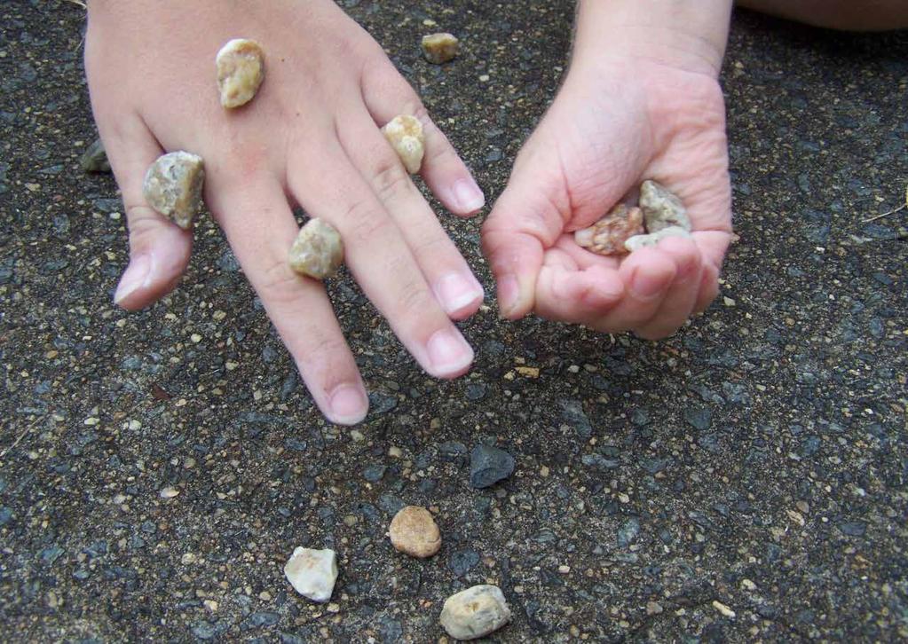 beş taş Beştaş, en az iki kişi ve beş küçük taş la oynanan bir çocuk oyunu.