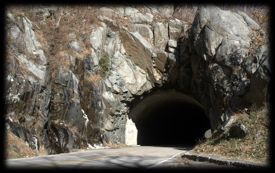 Fiziksel Ayrışmaya Neden Olan Etkenler Tünel yapımı sırasında gerilme boşalması kayaç parçalanmalarına veya kaya fırlamalarına neden olabilir.