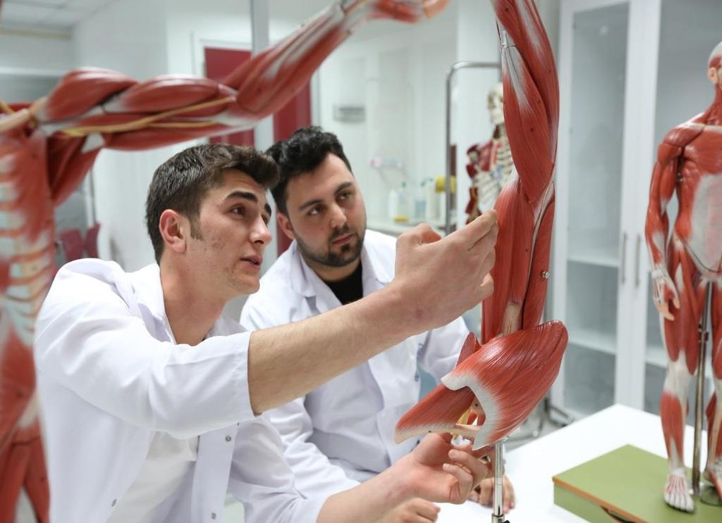 120 yıllık tarihe sahip Darülaceze Başkanlığı ile Aydın Üniversitesi Staj Protokolü kapsamında Adalet Meslek Yüksek Okulu Bünyesinde Sağlık Hizmetleri Meslek Yüksekokulu Bünyesinde İlk ve Acil