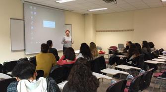 İNGİLİZCE ÖĞRETMENLİĞİ Programı Yeditepe Üniversitesi İngilizce Öğretmenliği lisans programının temel amacı; İngilizce yeterlilikleri gelişmiş, dil eğitimine özgü alan bilgisi ve becerilerini