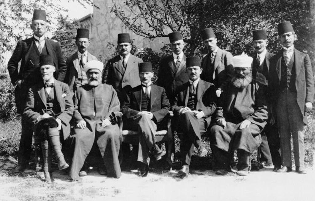 Atatürk ün Dünyas Cengiz Önal Sivas Kongresi 61Aç fl Konuflmas 4 Eylül 1919 Sayg de er Efendiler, Yurdun ve Ulusun kurtuluflunu amaçlayan zorunlu nedenler, sizleri bunca s k nt lar ve engeller karfl