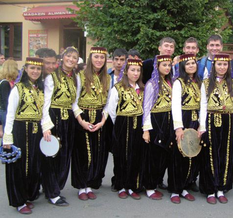 4 5 Festivalul istoric şi academic În numele Trandafirului", o manifestare unică în România, unde au fost prezentate uniforme militare din secolul I până astăzi,