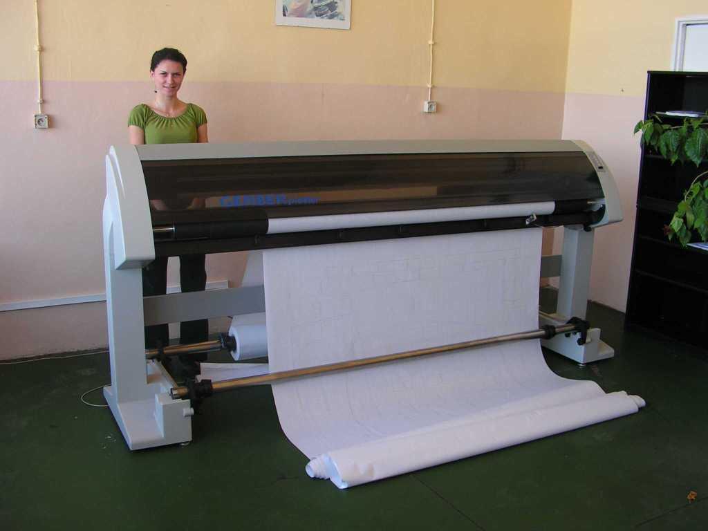 Plotter (Çizici) Büyük ebatta kağıtlara çizim yaptırmak için kullanılır.