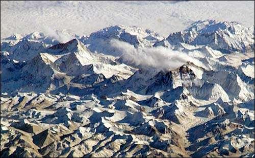 2- Örtü Buzulu Everest Doğa
