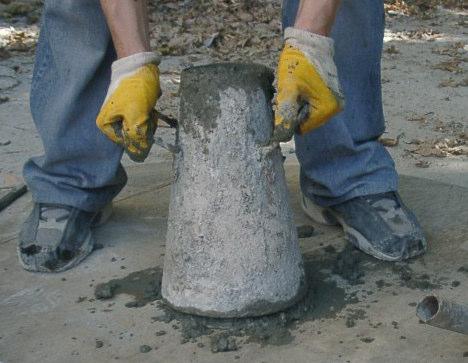 1.22 Farklı yaşlardaki betonun mekanik özelliklerini belirlemek üzere döküm sırasında alınan ve beton bloklarla aynı şartlar altında saklanan 2 adet standart silindir (15x3 mm) numune hazırlanmıştır.