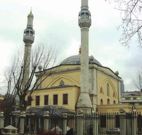minarelerde şerefe altları sade bir şekilde geçilmiştir. Ali Pertek, Aşık Paşa Camii minareleri örnek olarak verilebilir. (Bkz.Tablo.5) XVIII. XIX.