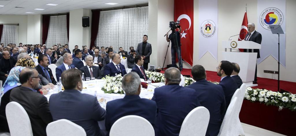 Başbakan Yıldırım, Nevşehir Ticaret Odası nın akşam yemeğine katıldı Mart 04, 2017-11:40:00 Başbakan Binali Yıldırım, Nevşehir Ticaret Odası tarafından onuruna verilen akşam yemeğine katıldı.
